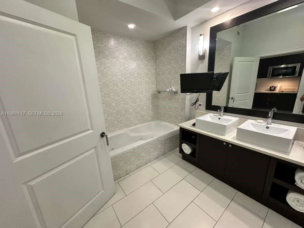 5300 NW 87th Ave # 910, Doral, FL 33178 photo 4