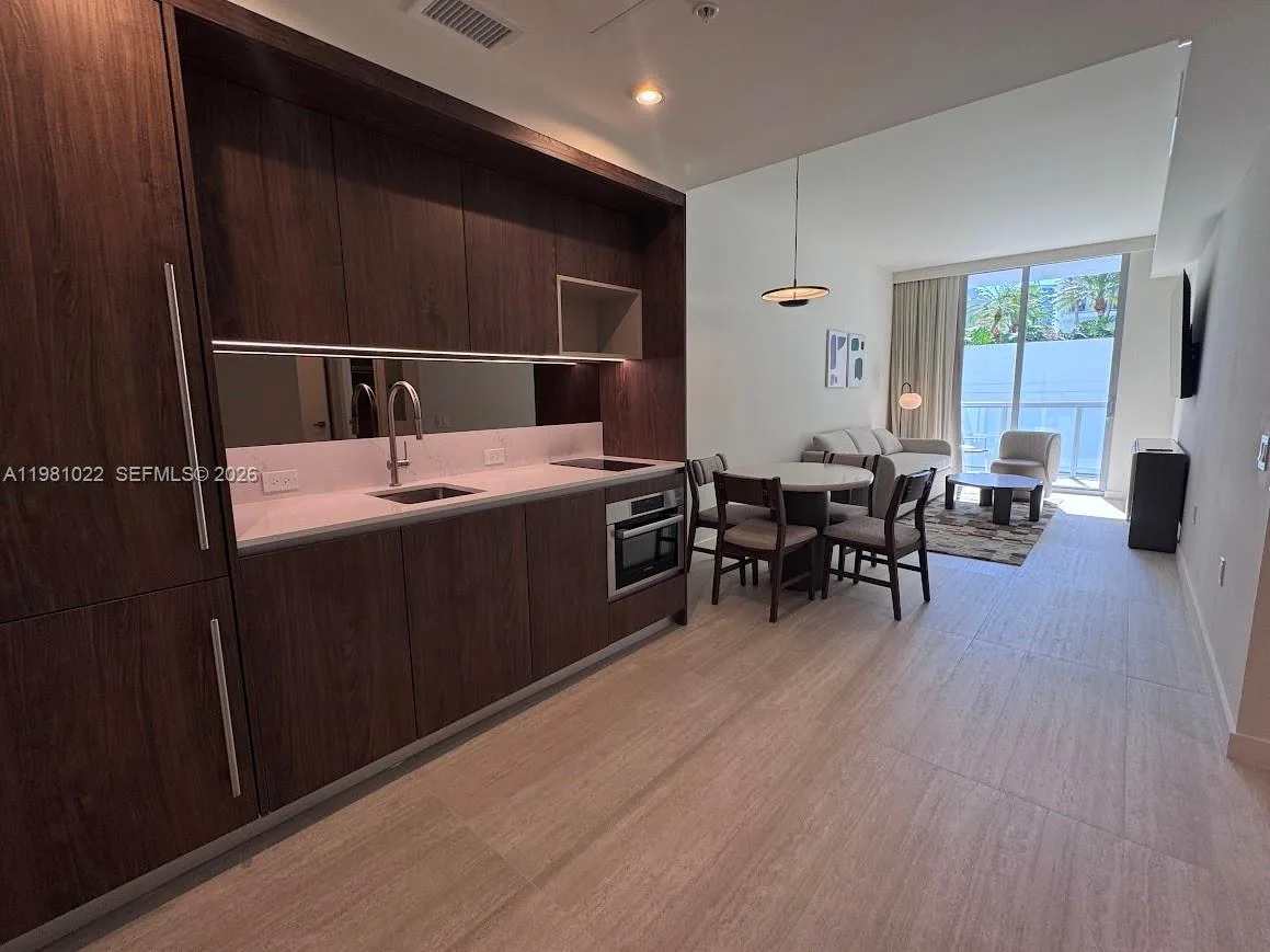 1611 SW 2nd Av # 306, Miami, FL 33129 photo 2