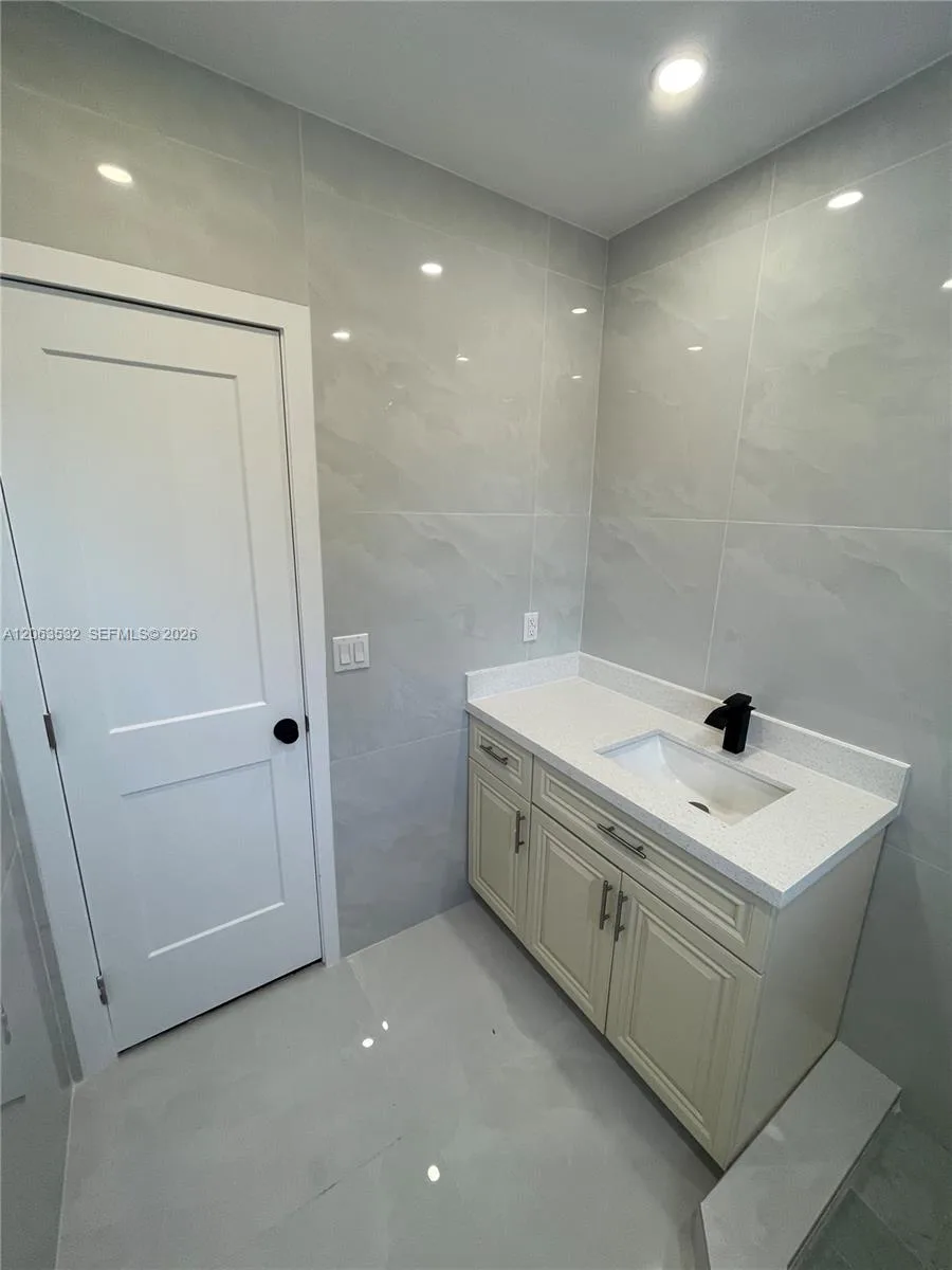 2352 SW 26th Ln, Miami, FL 33133 photo 4
