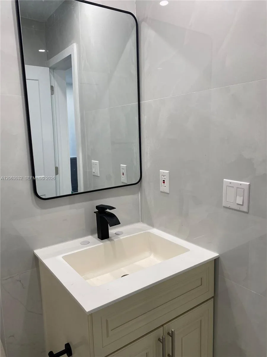 2352 SW 26th Ln, Miami, FL 33133 photo 5
