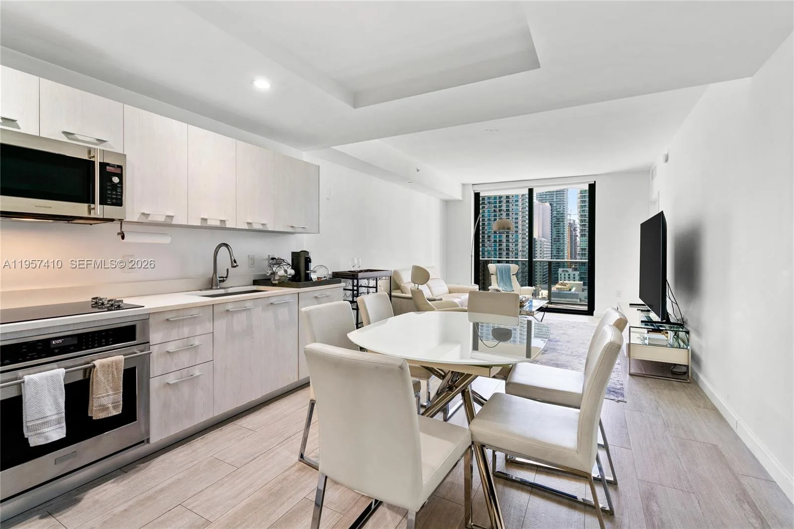 55 SW 9th St # 1904, Miami, FL 33130 photo 2