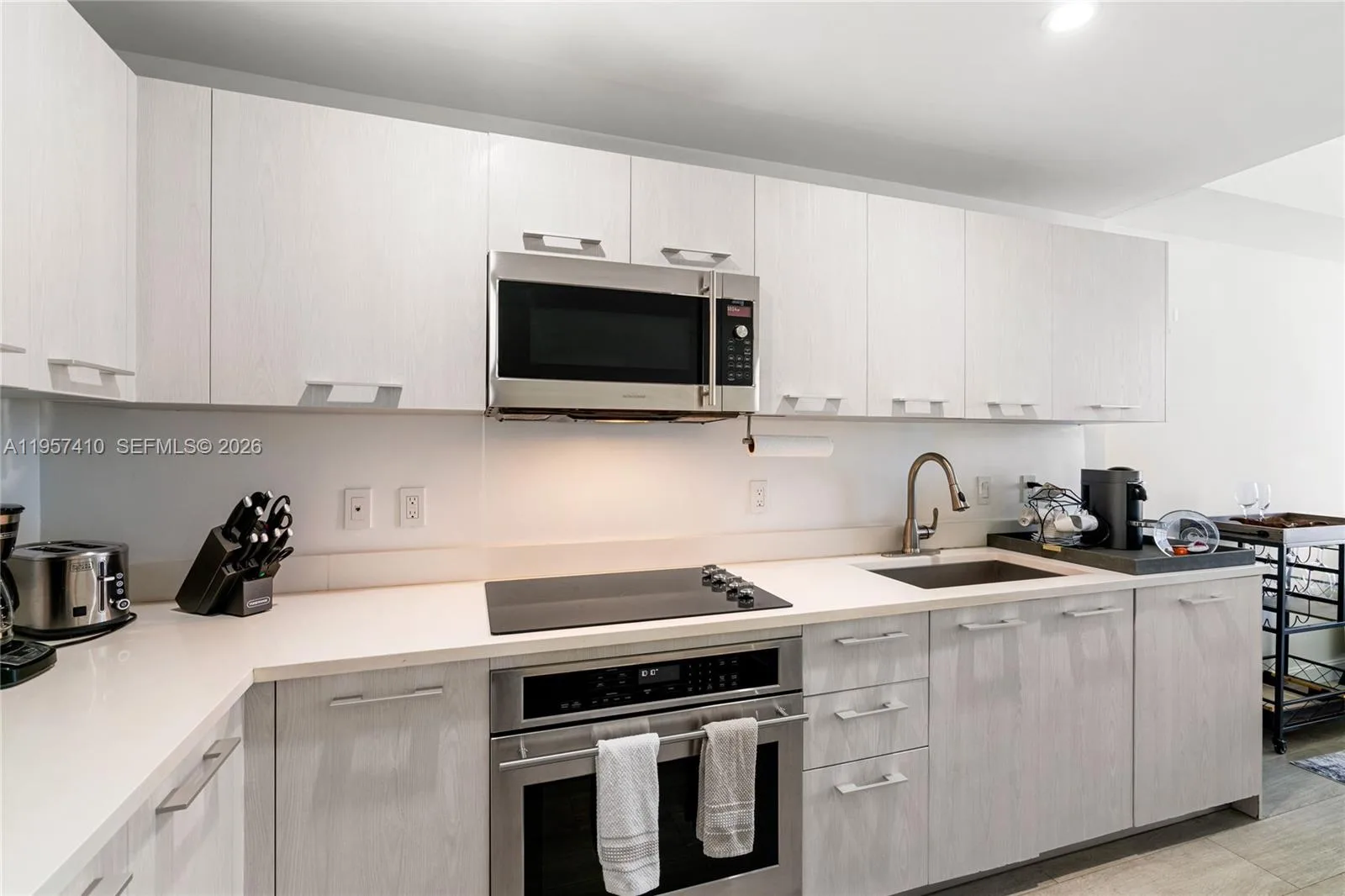 55 SW 9th St # 1904, Miami, FL 33130 photo 4