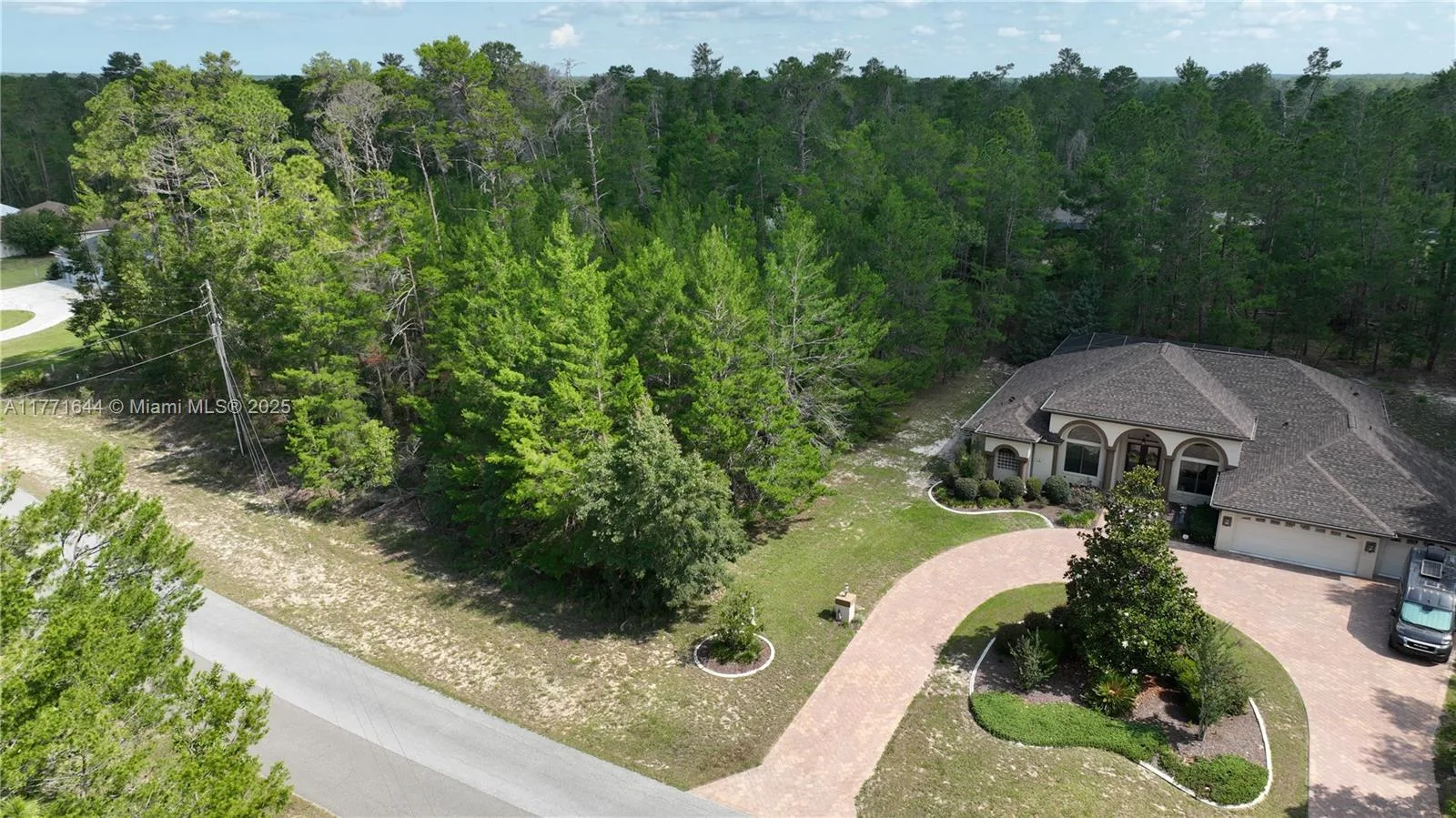 40 Village Center Dr, Homosassa Springs, FL 34446 photo 2