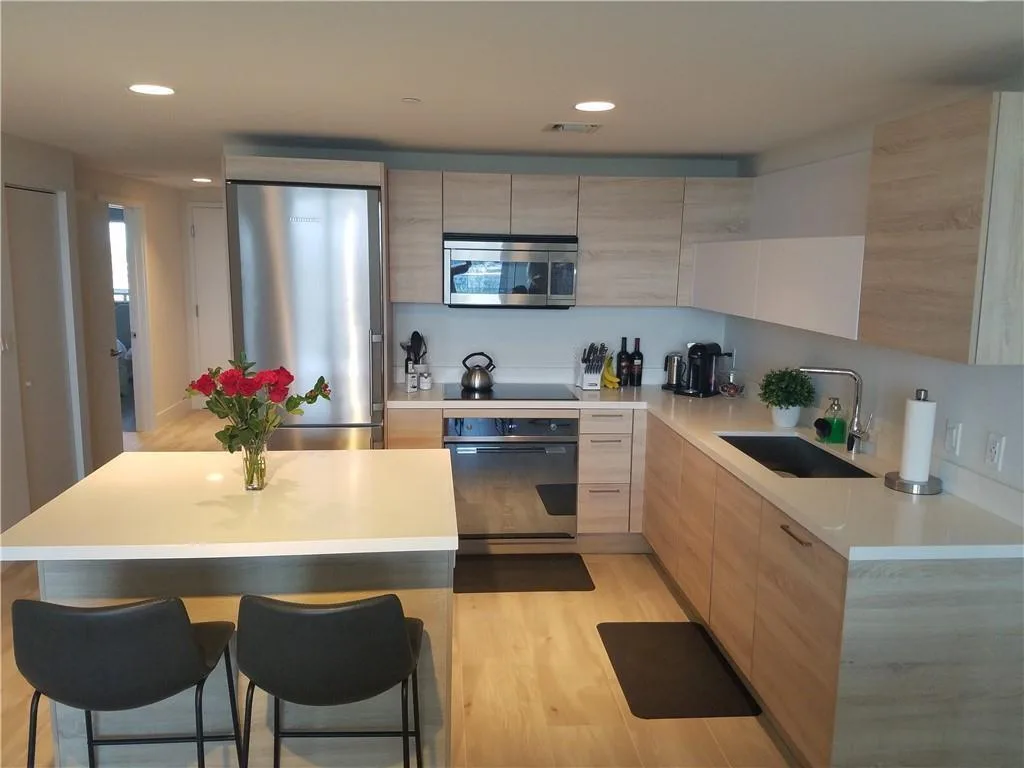 16385 Biscayne Boulevard # 1018, North Miami Beach, FL 33160