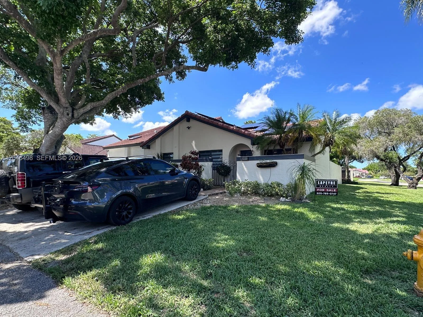6633 NW 178th Ter, Hialeah, FL 33015 photo 2