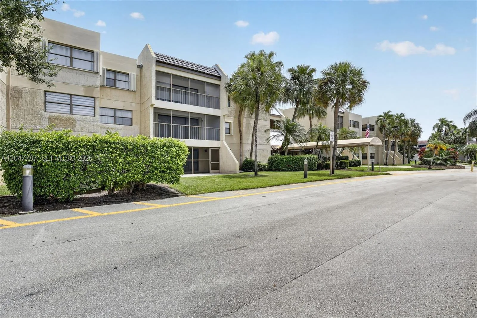 220 Lakeview Dr # 210, Weston, FL 33326