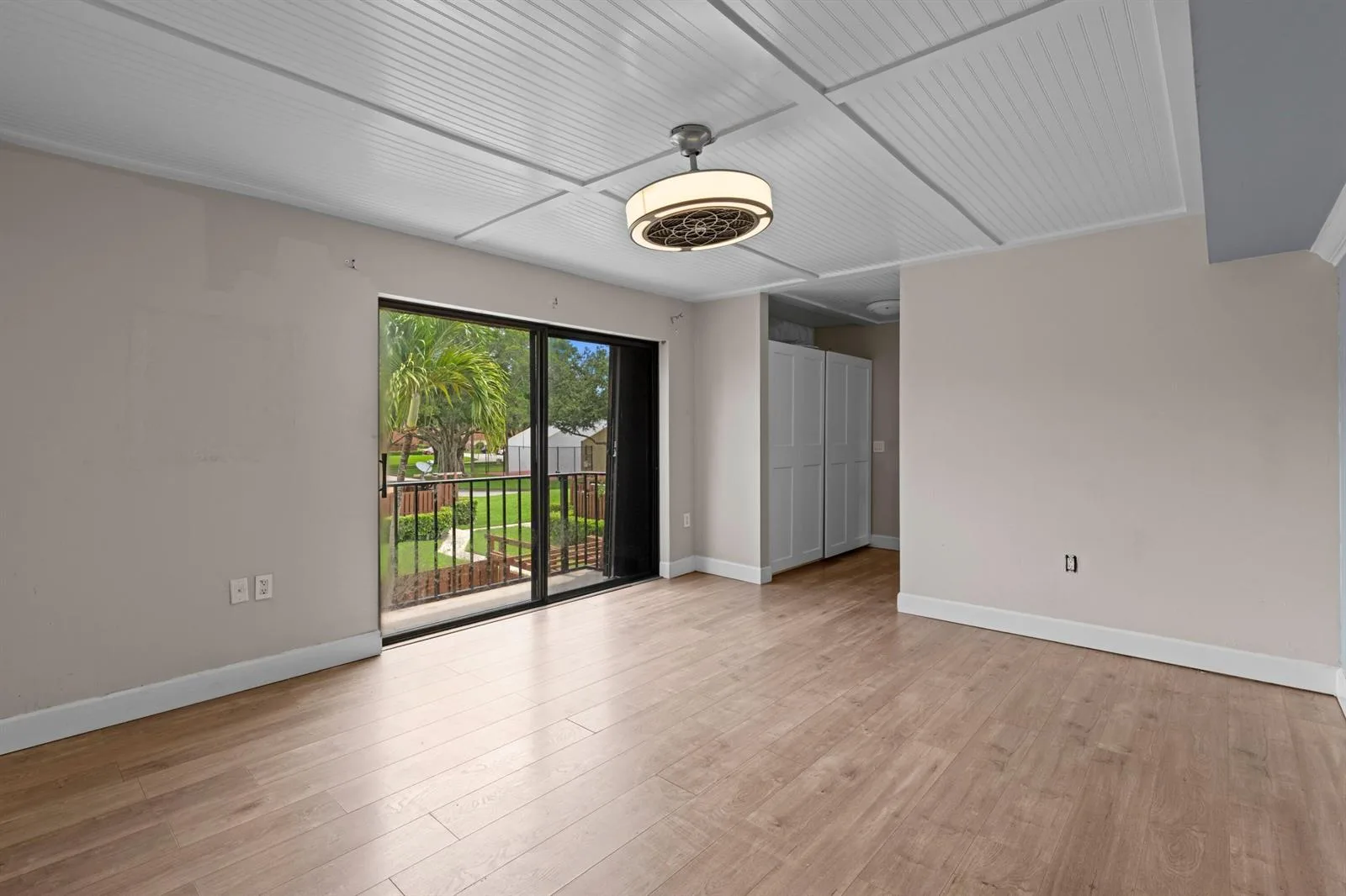 1405 14th Lane, FL 33463 photo 12