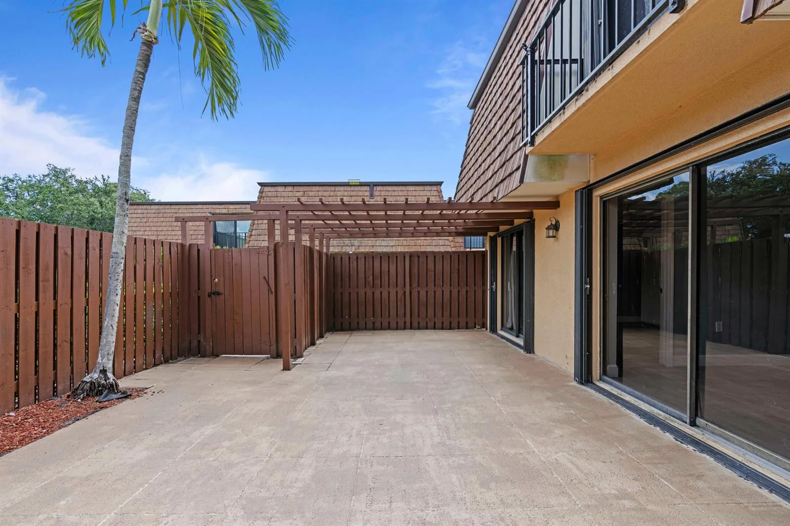 1405 14th Lane, FL 33463 photo 6