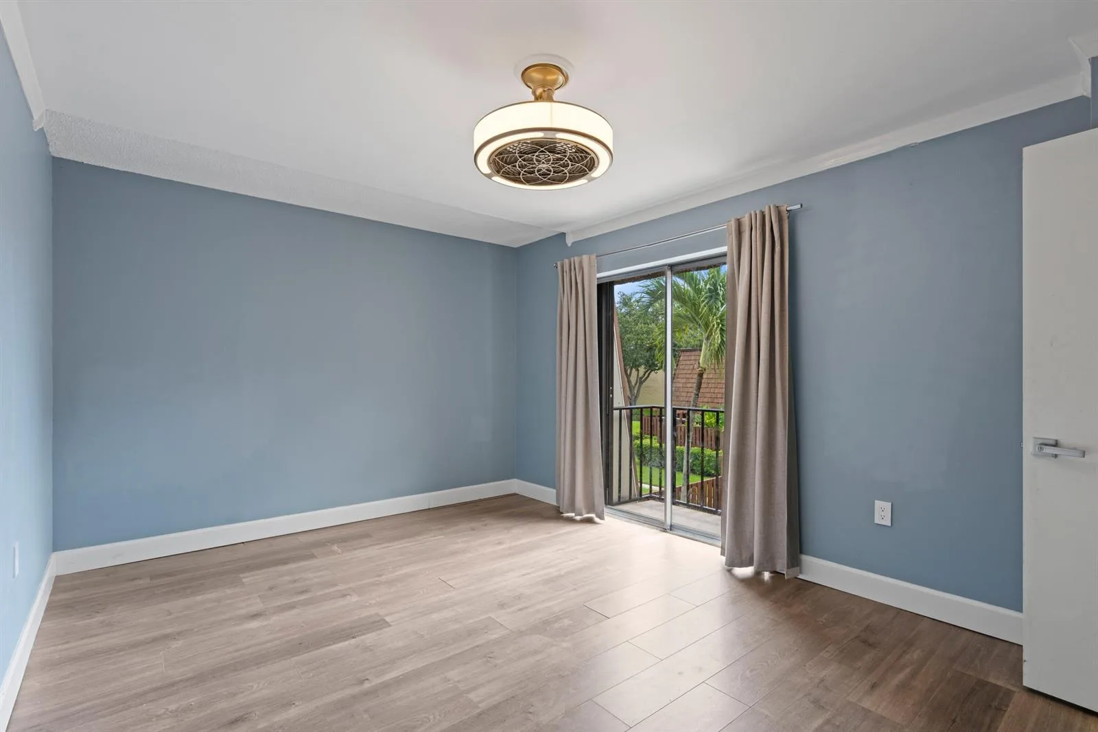 1405 14th Lane, FL 33463 photo 7