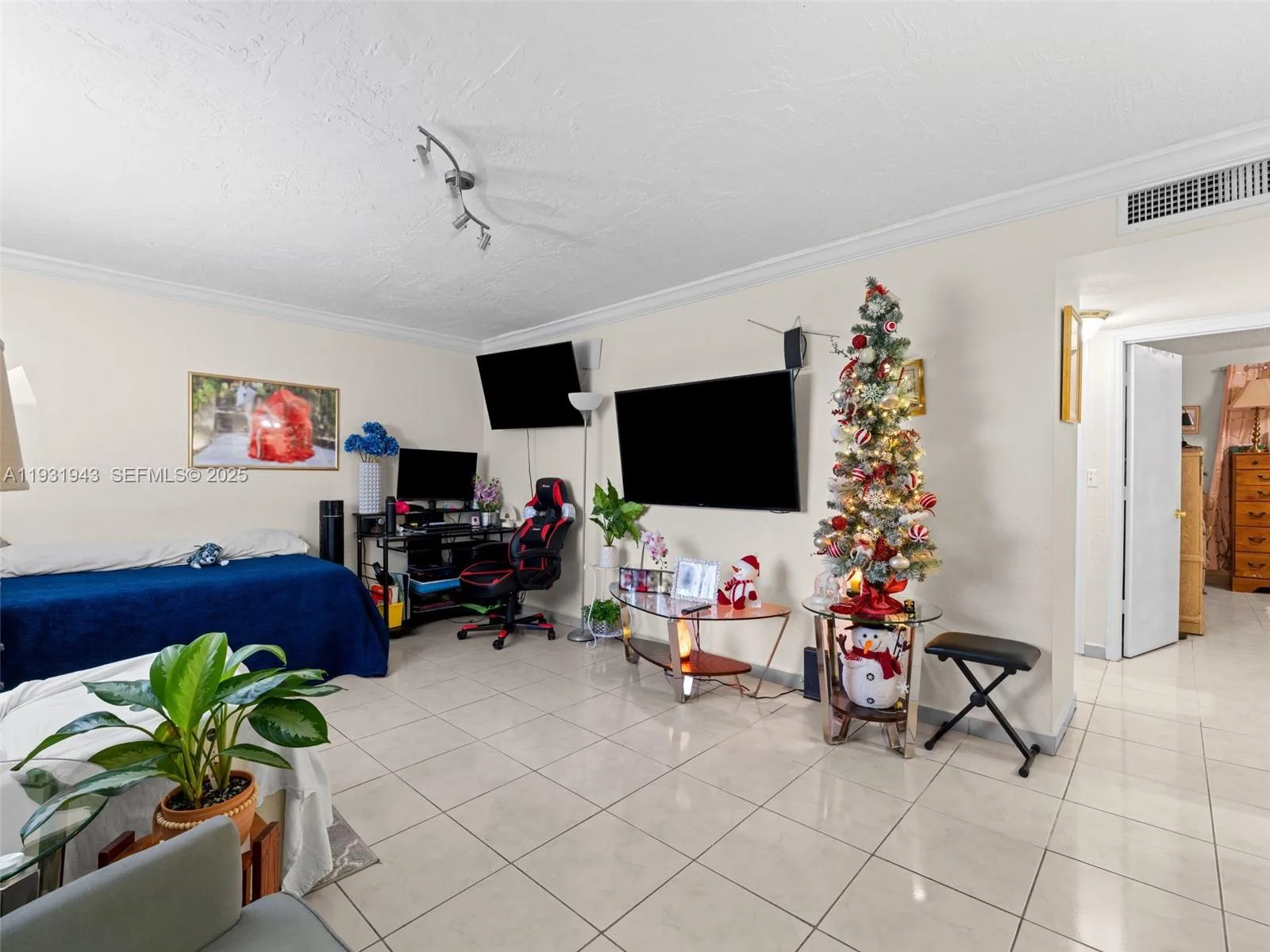 1655 W 44th Pl # 448, Hialeah, FL 33012 photo 2