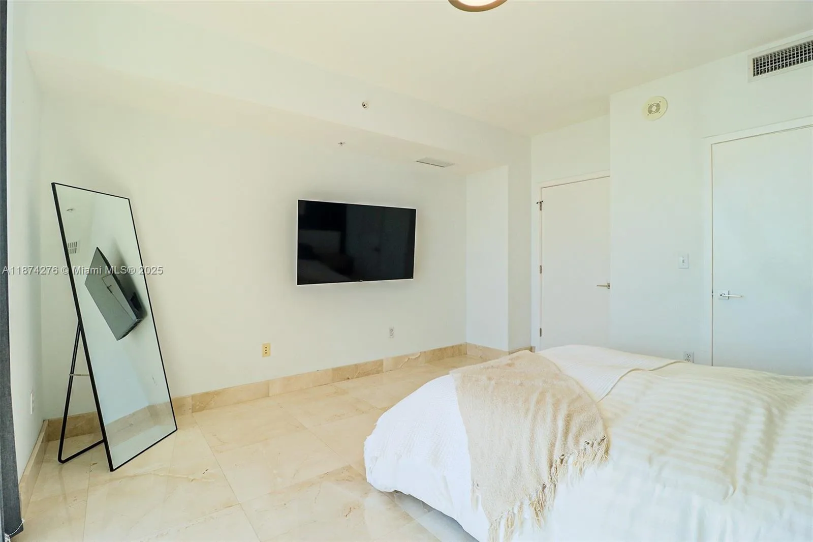 253 NE 2nd St # 1907, Miami, FL 33132 photo 13