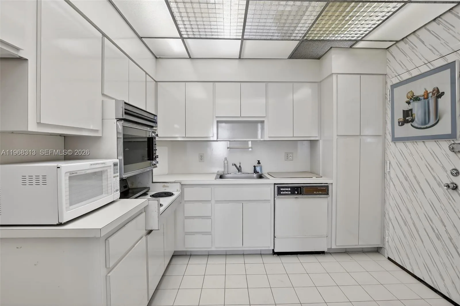1980 S Ocean Dr # 21E, Hallandale Beach, FL 33009 photo 9