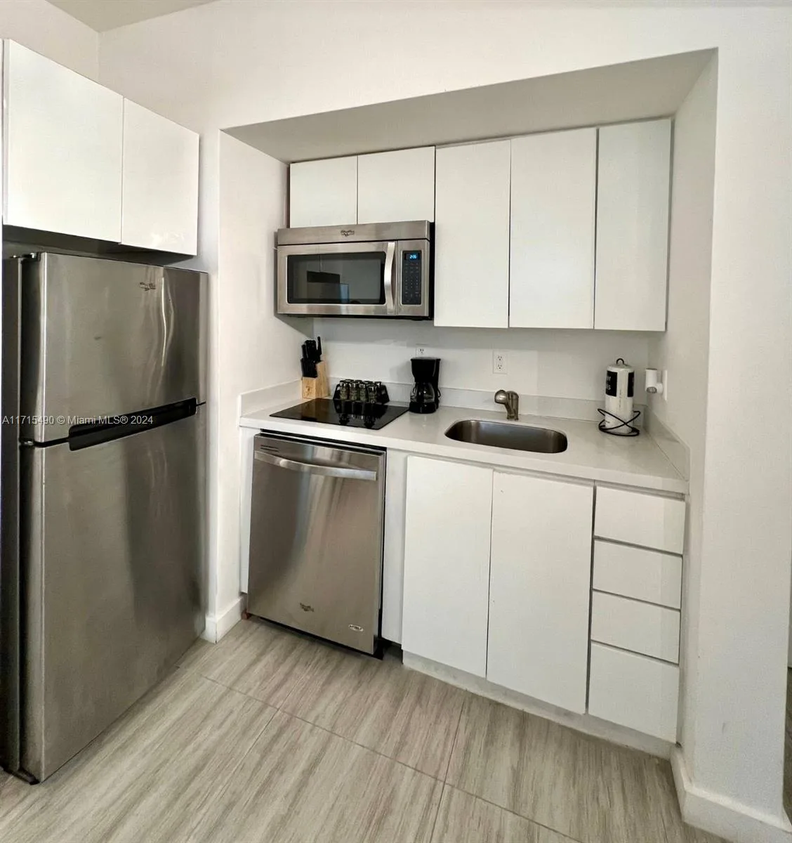 1611 Meridian Ave # 102, Miami Beach, FL 33139 photo 2
