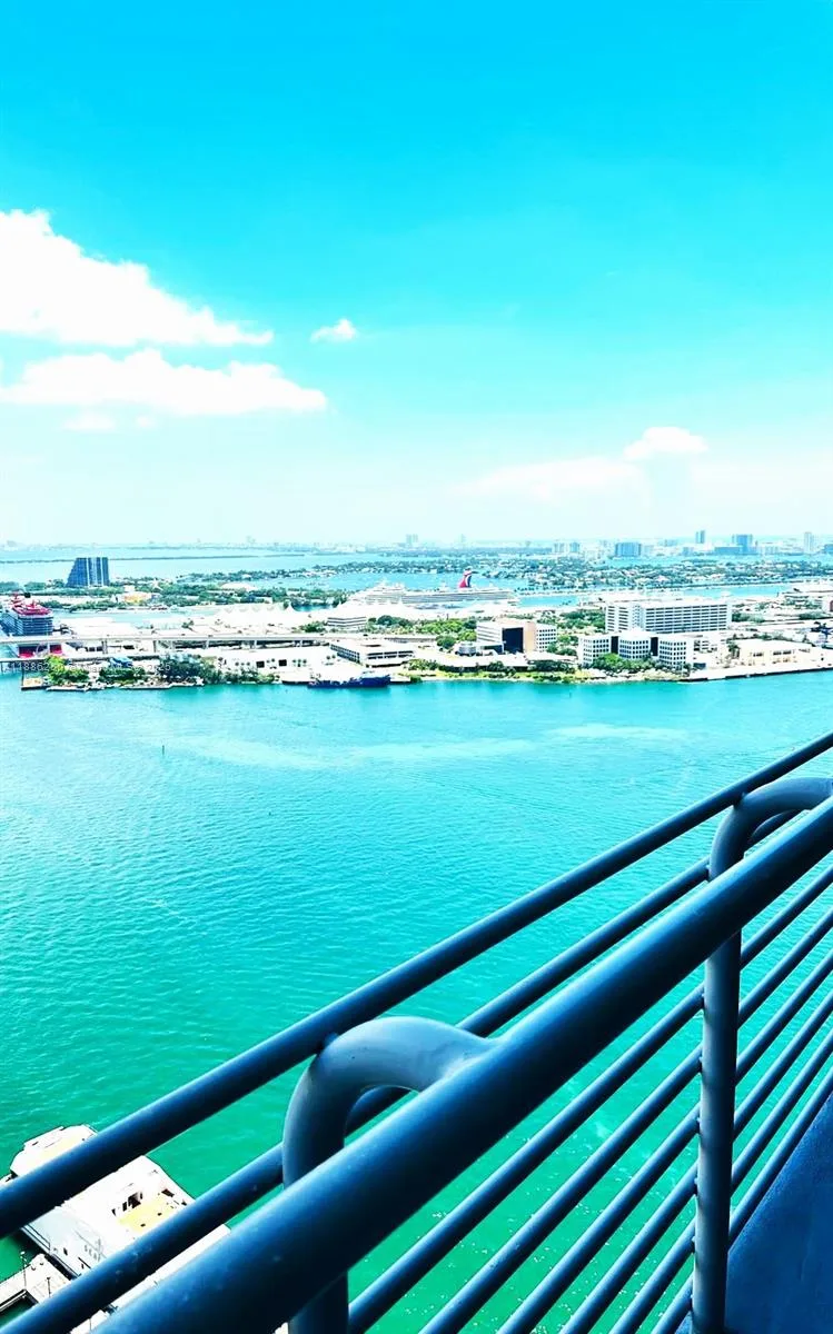 335 S Biscayne Blvd # 4006, Miami, FL 33131 photo 2