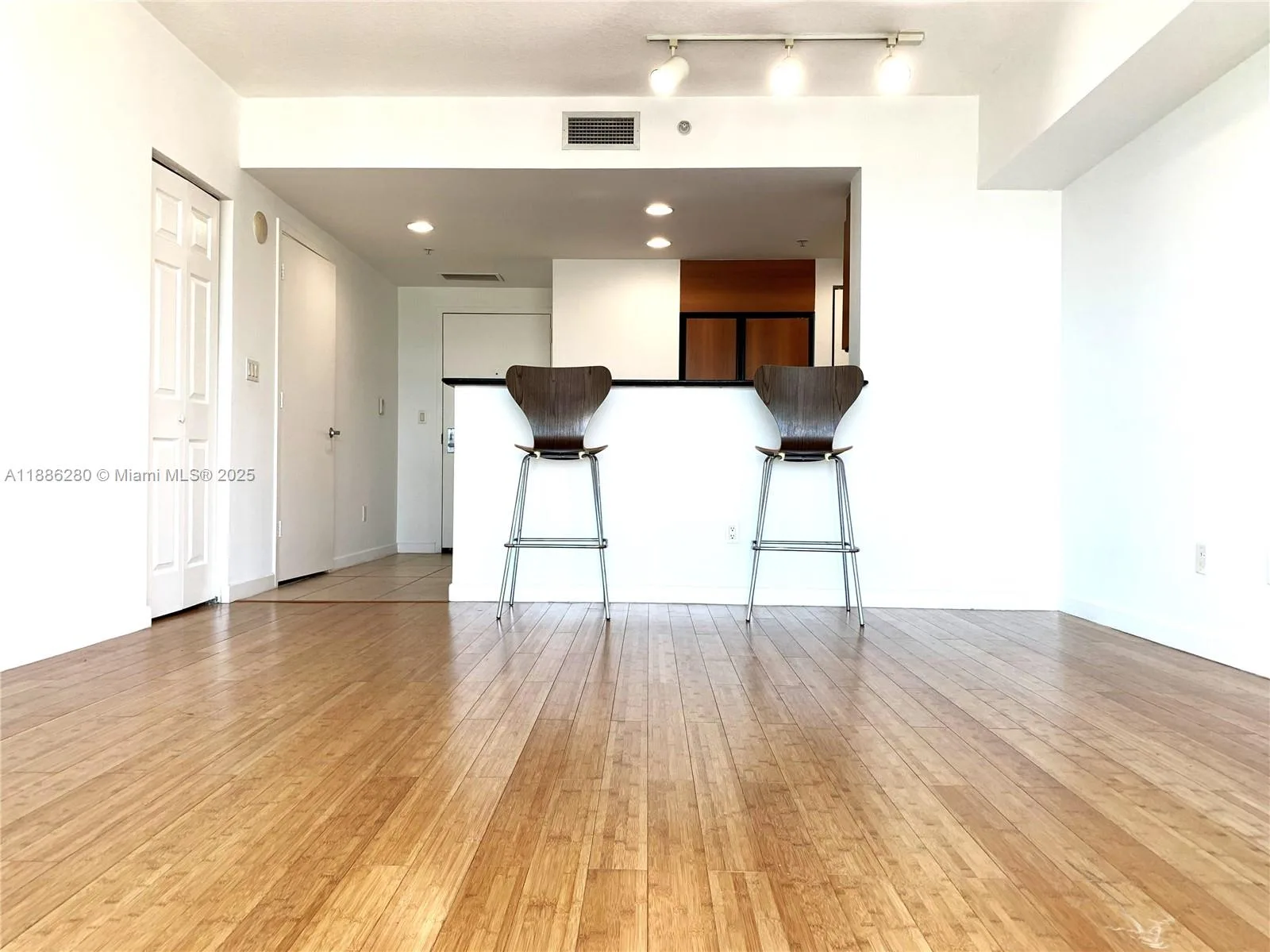 335 S Biscayne Blvd # 4006, Miami, FL 33131 photo 4