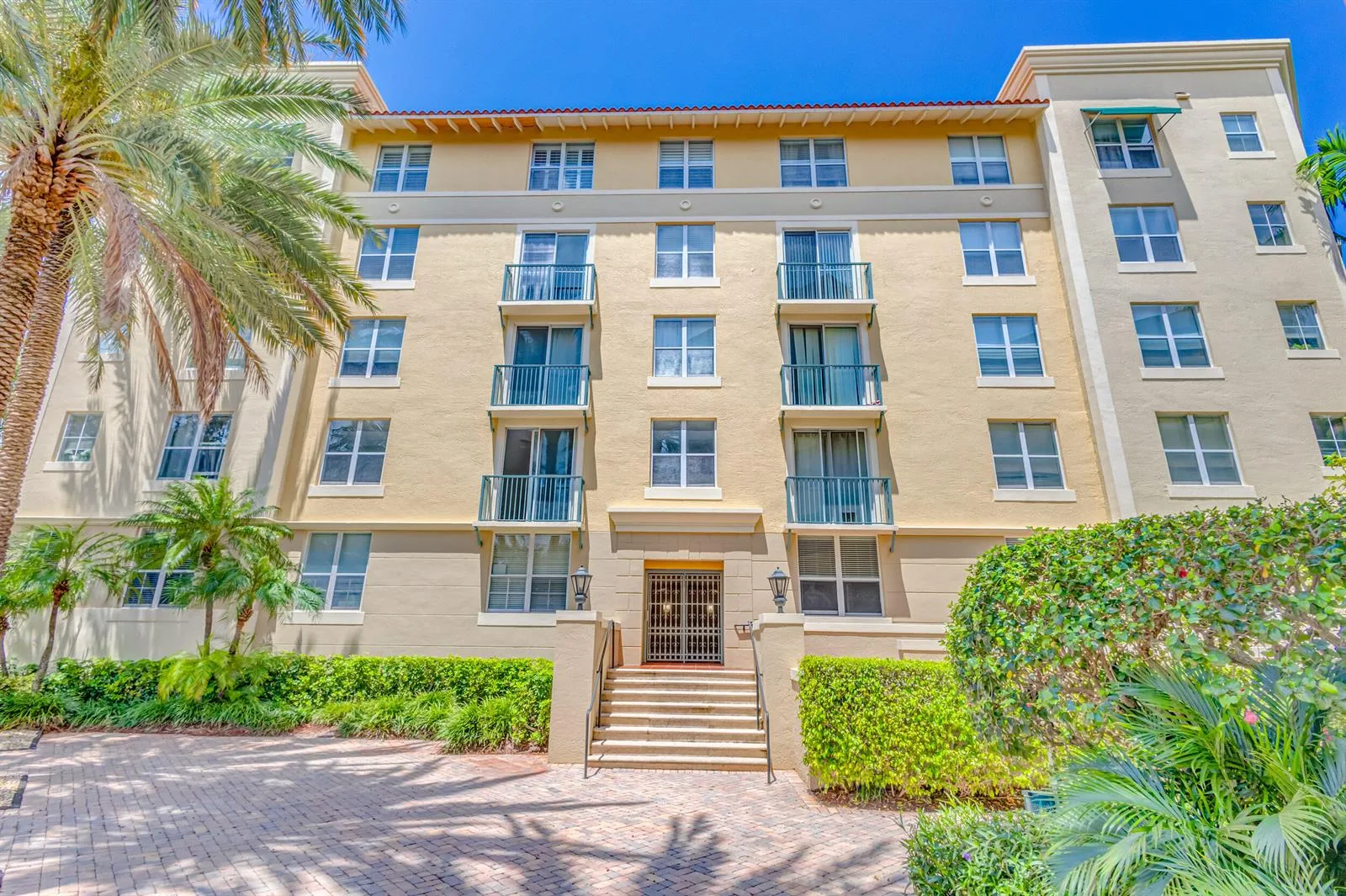 630 S Sapodilla Avenue # 112, West Palm Beach, FL 33401 photo 2