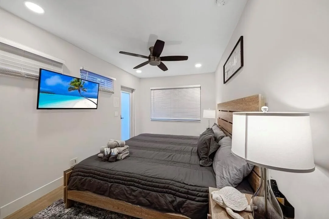 2817 NE 9TH Avenue, Wilton Manors, FL 33334 photo 11