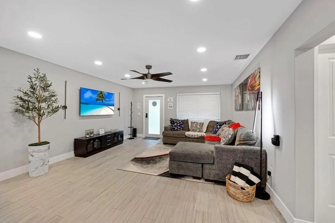 2817 NE 9TH Avenue, Wilton Manors, FL 33334 photo 5