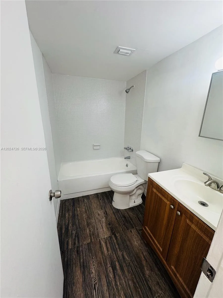 486 NW 165th St Rd # B-201, Miami, FL 33169 photo 4