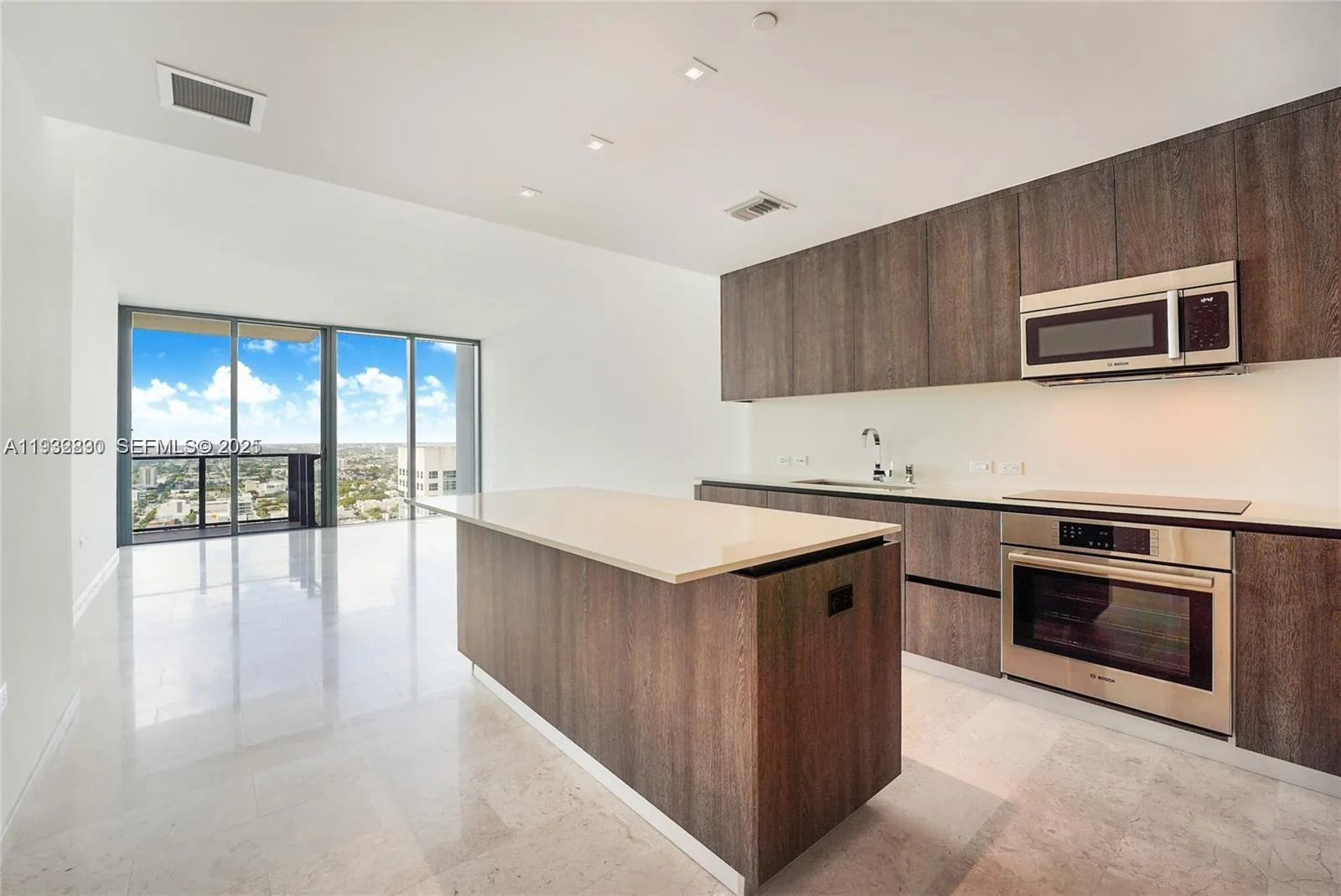 88 SW 7th St # 2708, Miami, FL 33130 photo 3