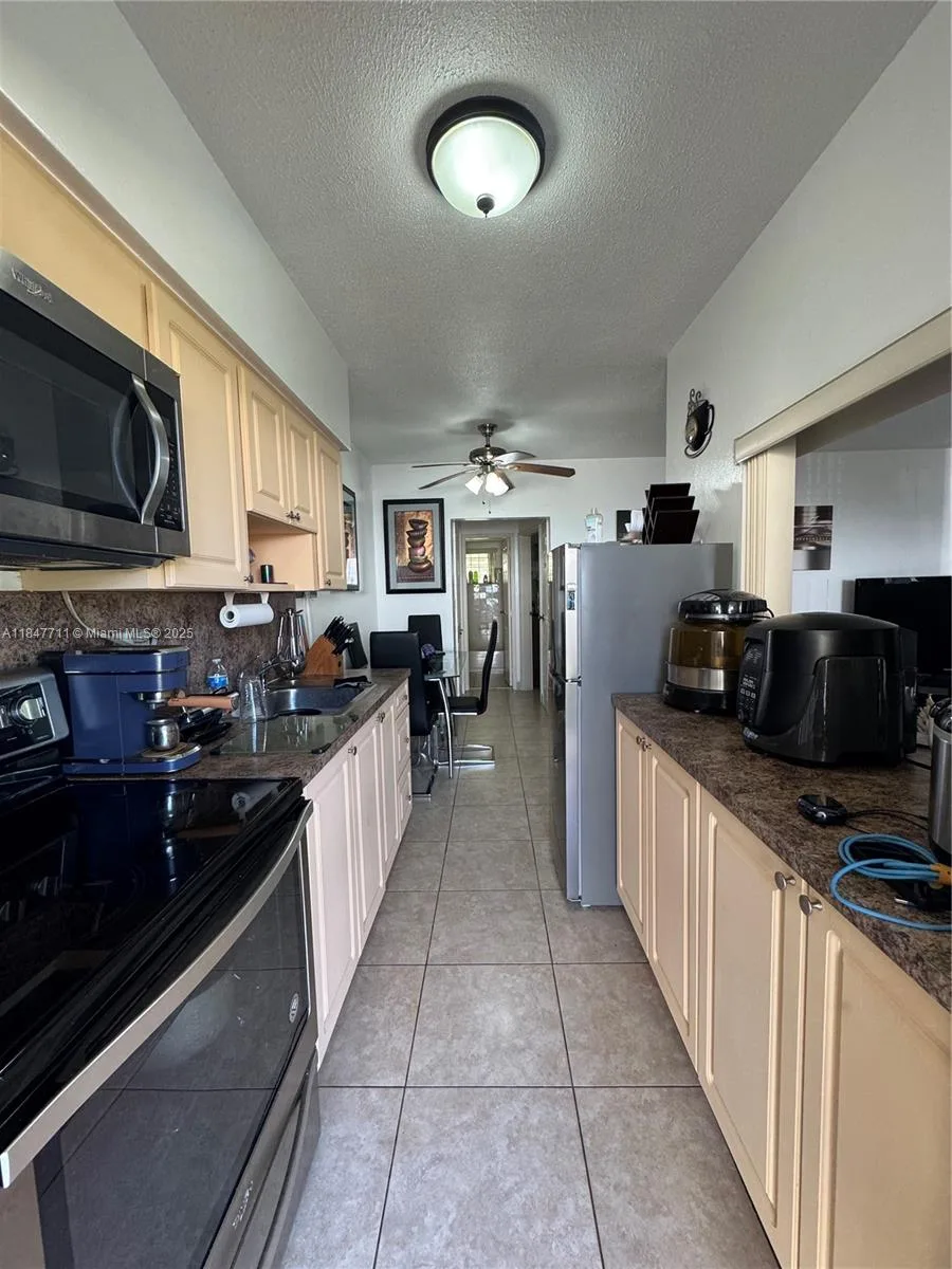 71 NW 76th St # 5, Miami, FL 33150