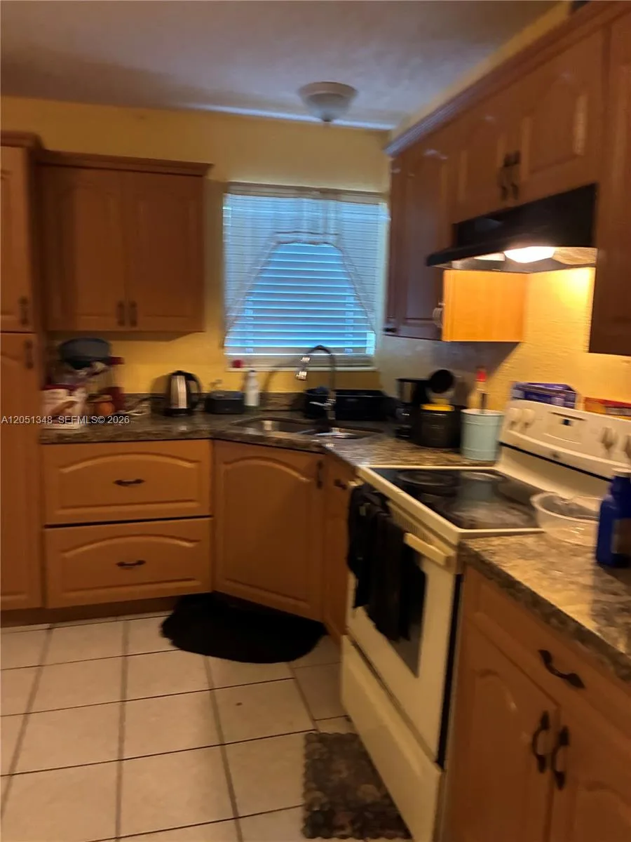 1011 NW 183rd Dr, Miami Gardens, FL 33169