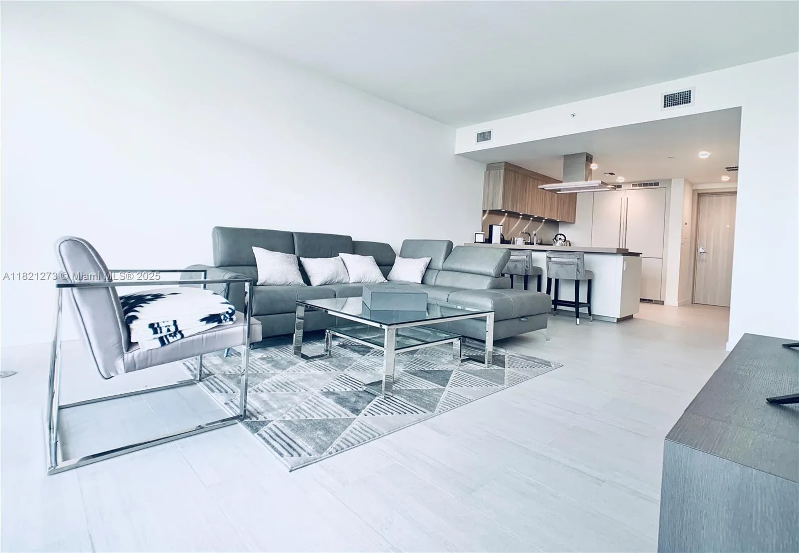 Brickell Flatiron Unit 4504 at 1000 Brickell Plz # 4504, Miami, FL 33131 — photo 1