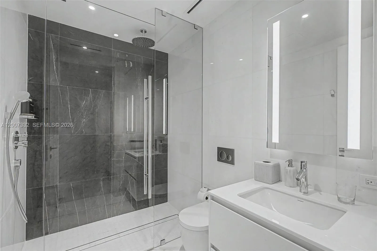 300 Biscayne Blvd Way # 3203, Miami, FL 33131 photo 3