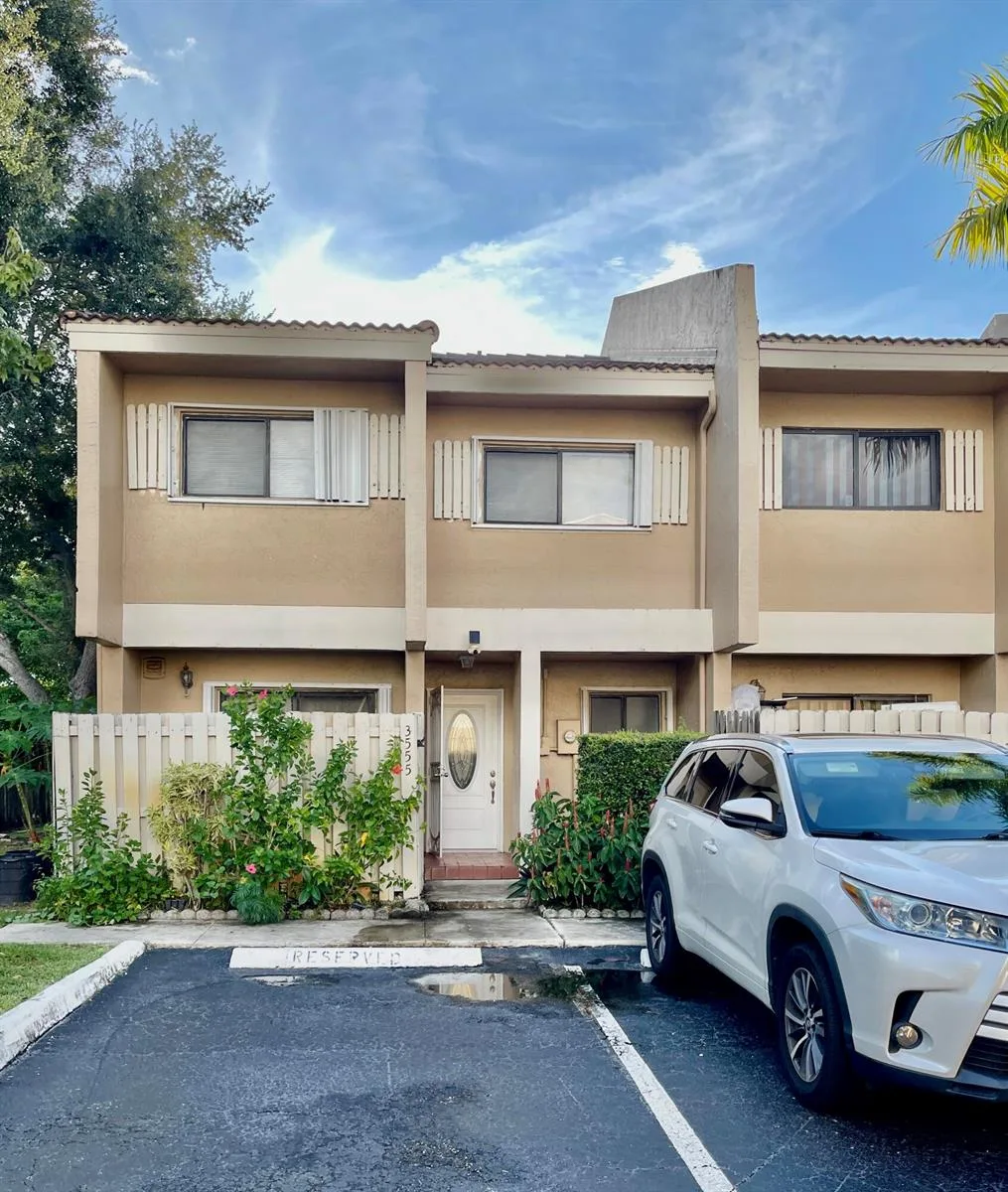 3555 NW 91st Lane, Sunrise, FL 33351