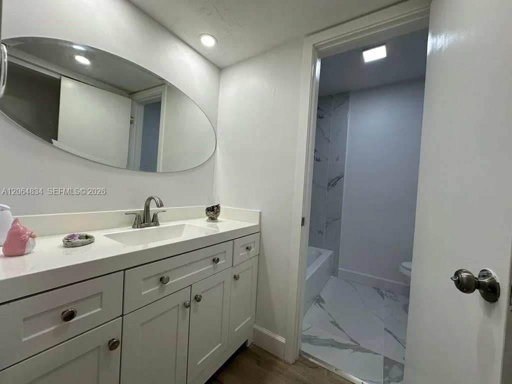 7610 SW 82nd St # J208, Miami, FL 33143 photo 11
