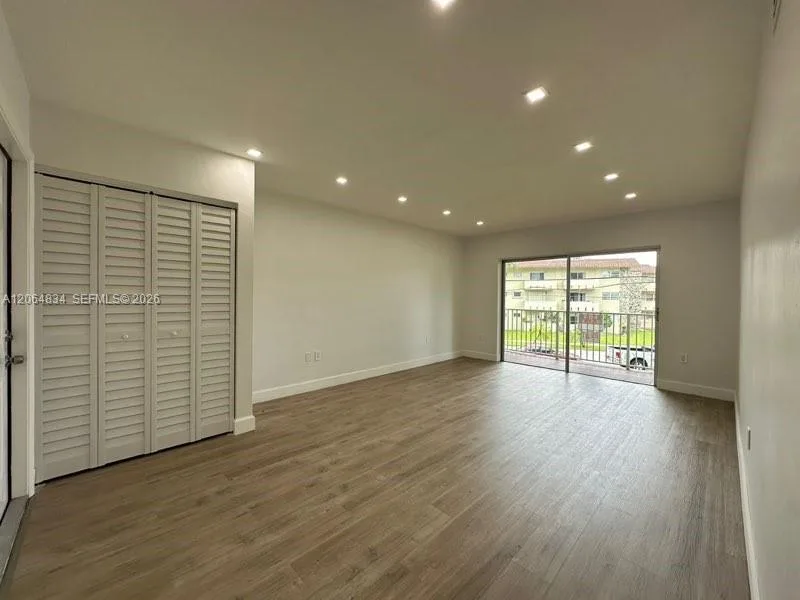 7610 SW 82nd St # J208, Miami, FL 33143 photo 5