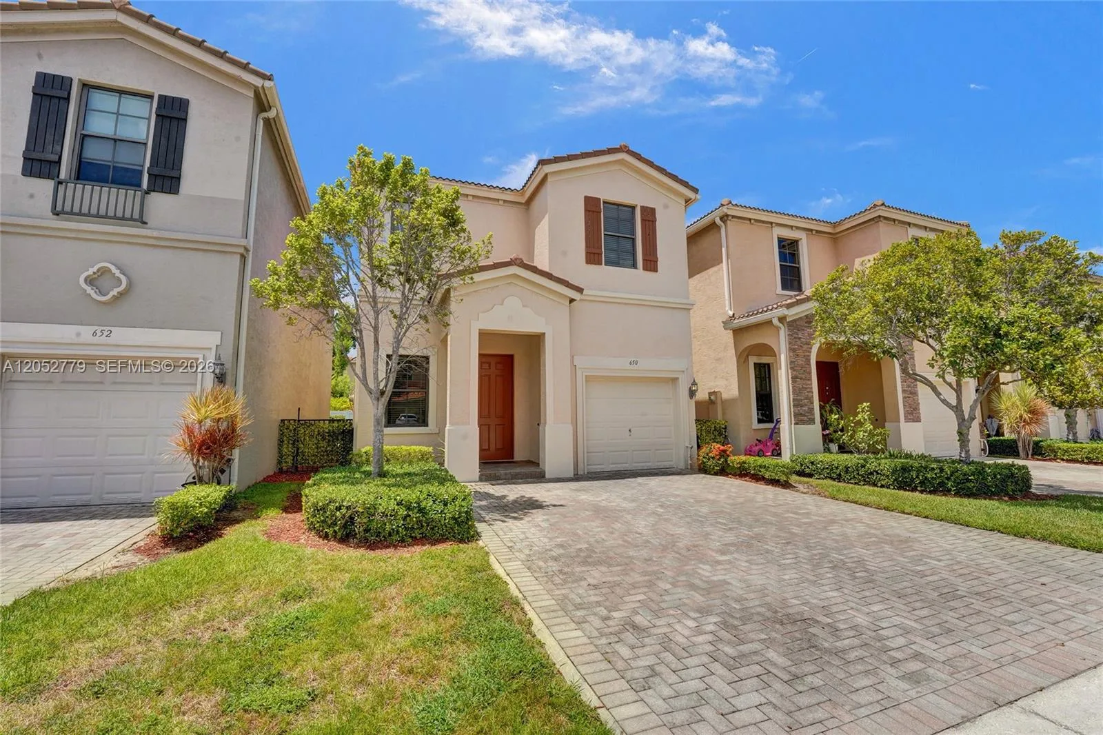 650 NE 191st Ter, Miami, FL 33179 photo 2