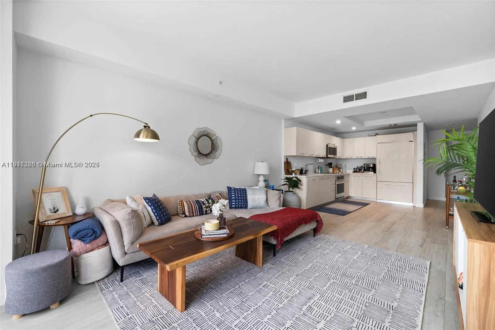 55 SW 9th St # 2305, Miami, FL 33130 photo 3