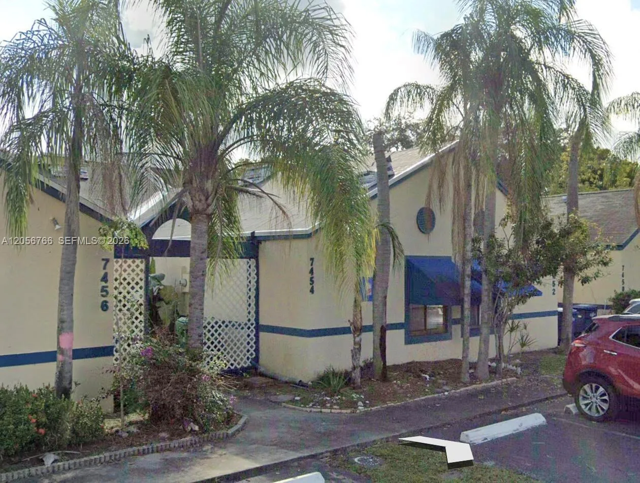 7454 NW 34th St, Lauderhill, FL 33319