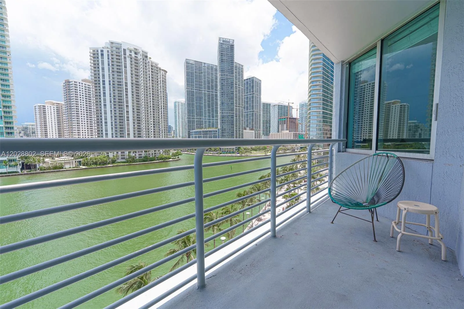 325 S Biscayne Blvd # 821, Miami, FL 33131
