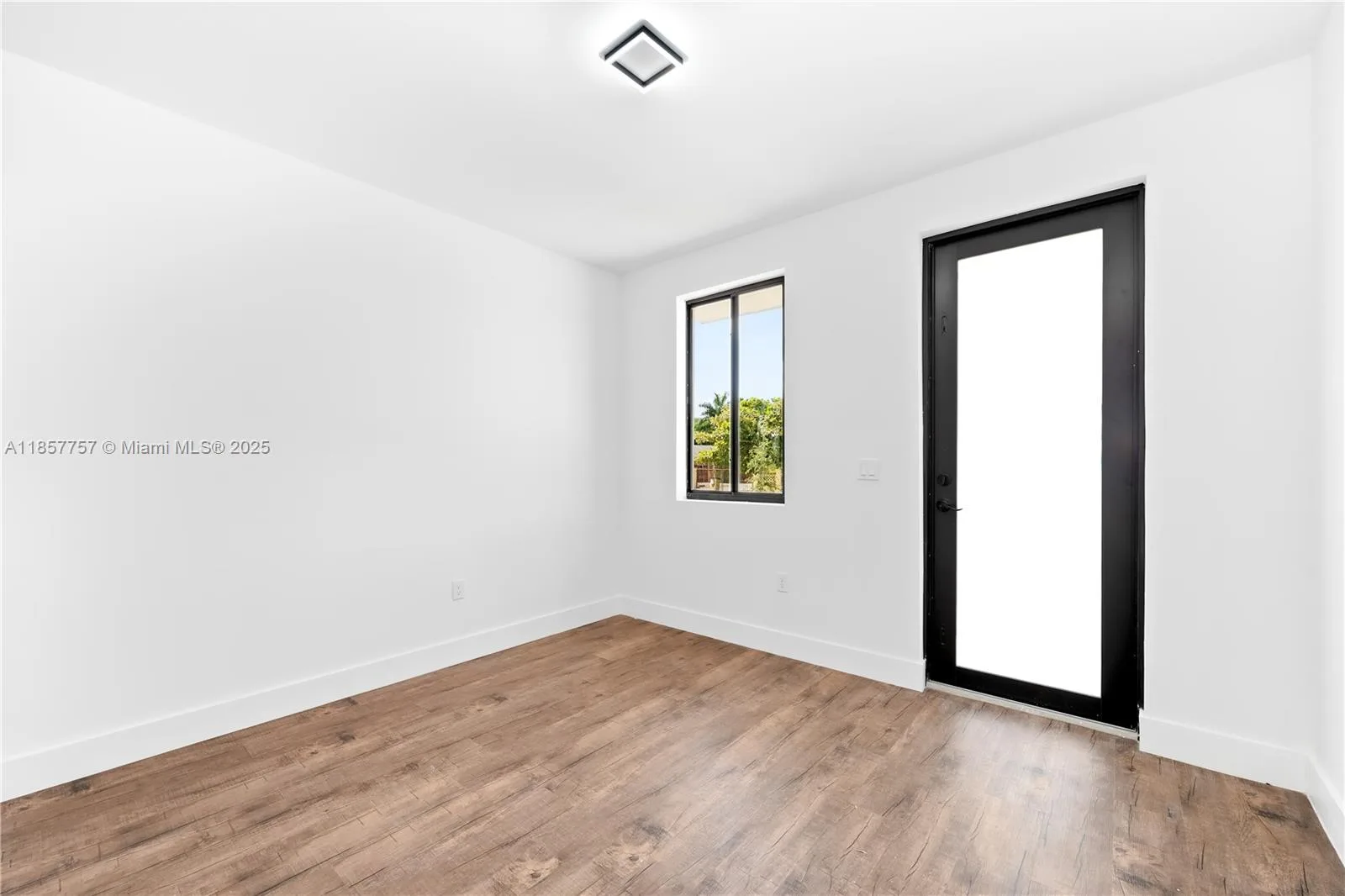 880 SW 1st St, Florida City, FL 33034 photo 6