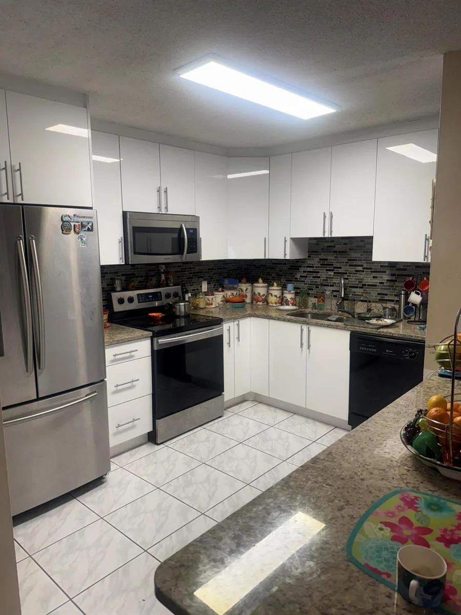 3526 LA PALMAS Court # A-1, FL 33463 photo 5