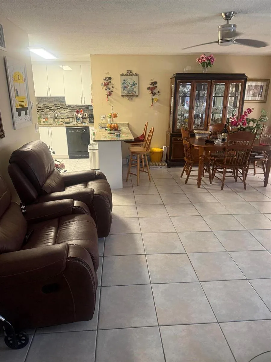 3526 LA PALMAS Court # A-1, FL 33463 photo 8