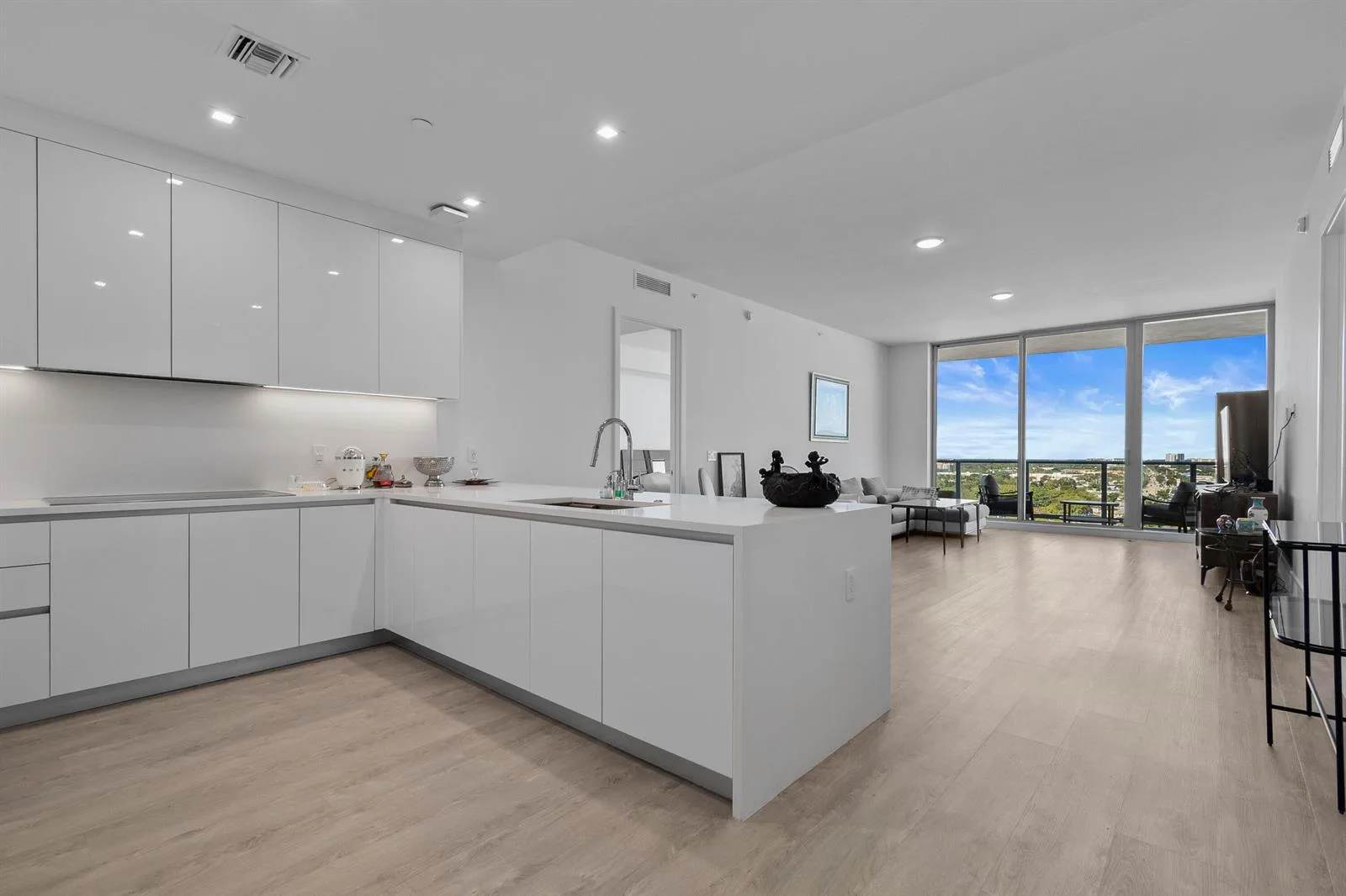 220 Lake Shore Drive # 1913, Lake Park, FL 33403