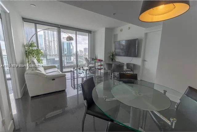 92 SW 3rd St # 1802, Miami, FL 33130 photo 6