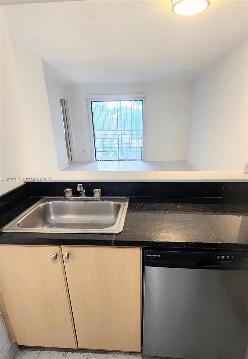 902 NE 209 St # 203-40, Miami, FL 33179 photo 2