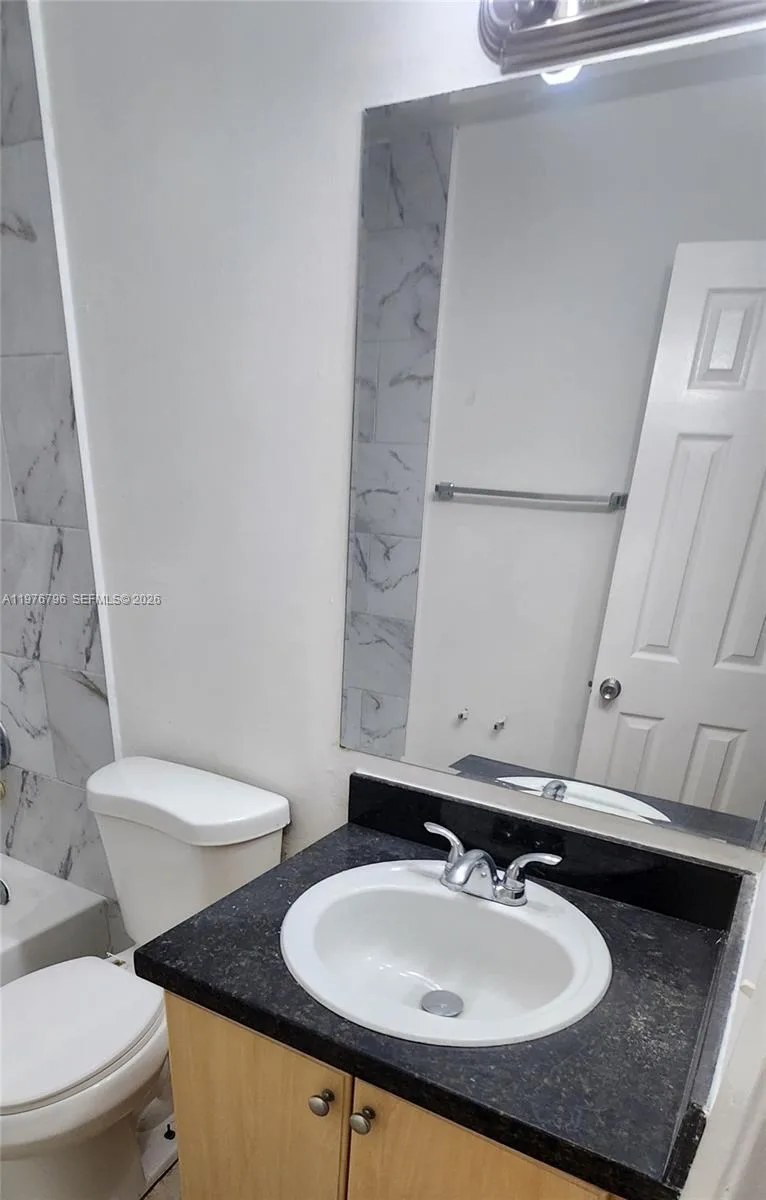 902 NE 209 St # 203-40, Miami, FL 33179 photo 8