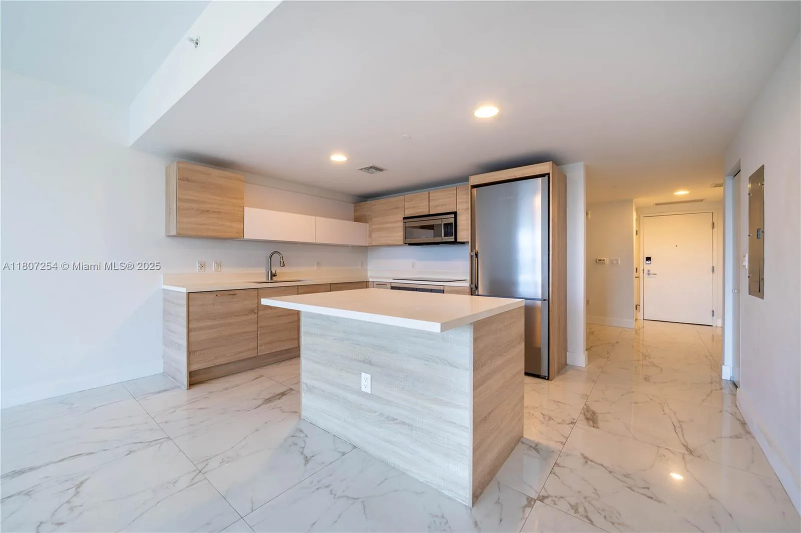 16385 Biscayne Blvd # 417, North Miami Beach, FL 33160 photo 3