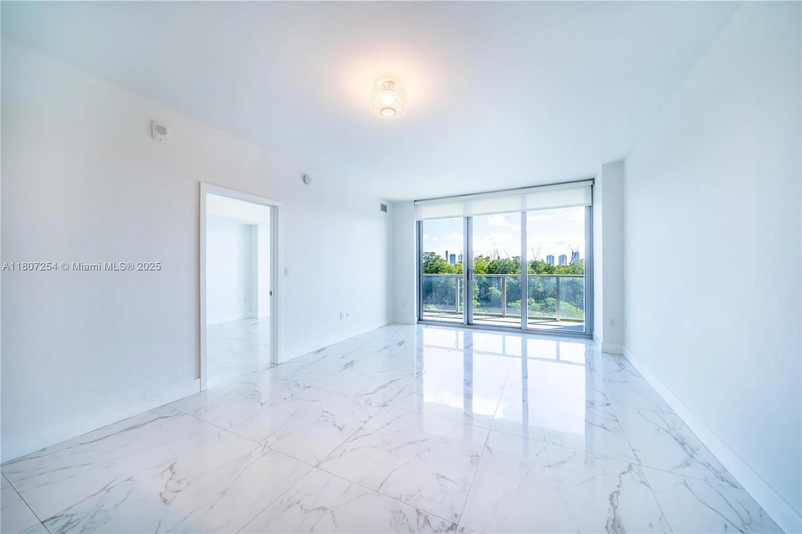 16385 Biscayne Blvd # 417, North Miami Beach, FL 33160 photo 4