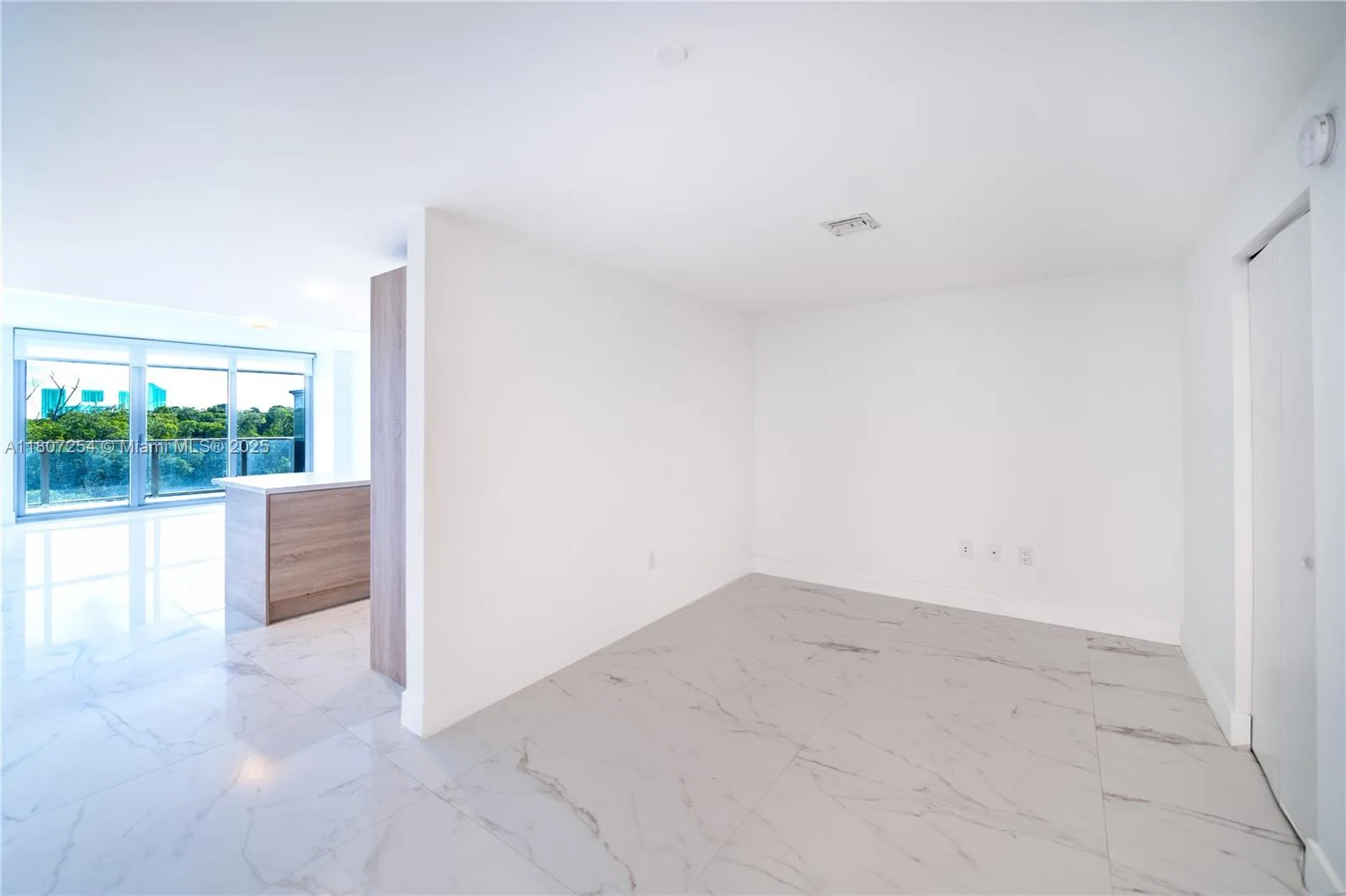 16385 Biscayne Blvd # 417, North Miami Beach, FL 33160 photo 5