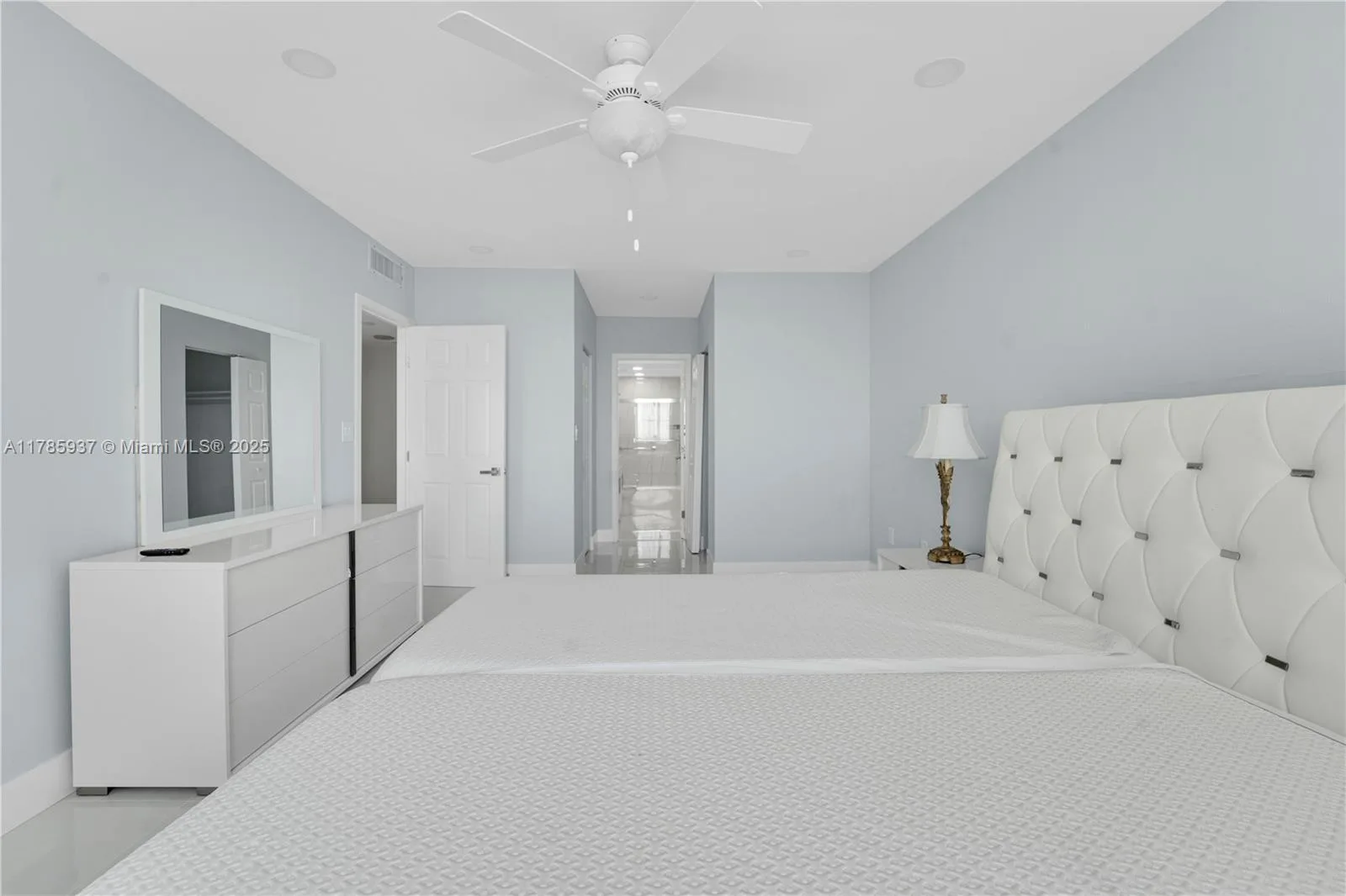 300 Bayview Dr # 1606, Sunny Isles Beach, FL 33160 photo 12