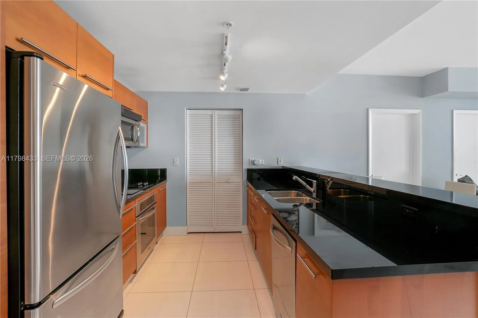 253 NE 2nd St # 2201, Miami, FL 33132