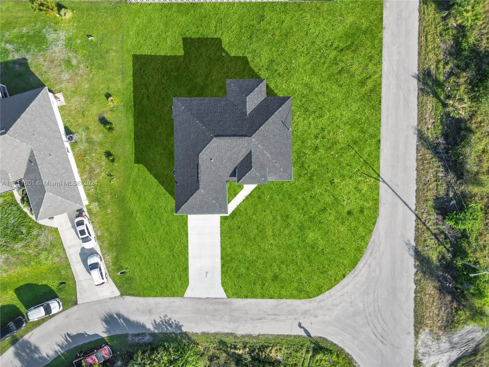 1906 Veinna St, Lehigh Acres, FL 33972 photo 4