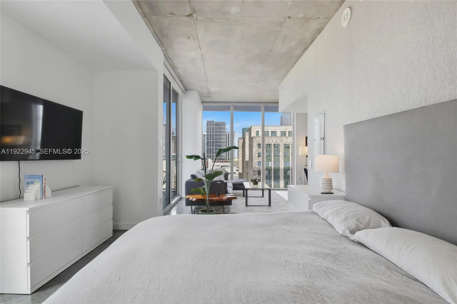 151 SE 1st St # 1810, Miami, FL 33131 photo 12