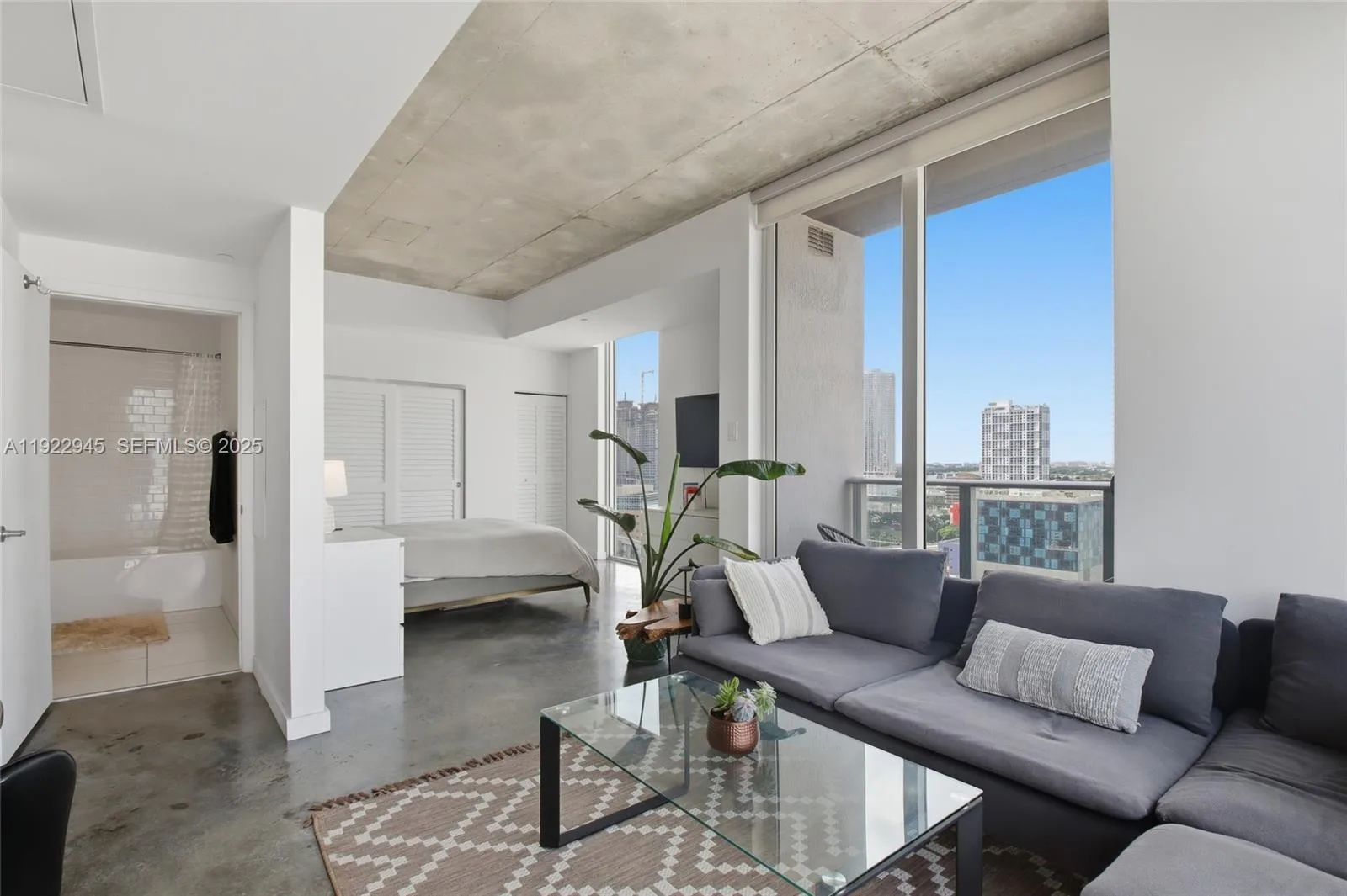 151 SE 1st St # 1810, Miami, FL 33131 photo 2